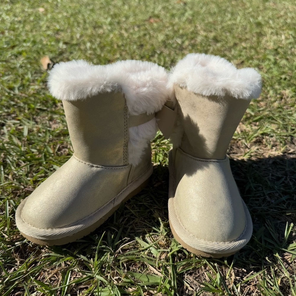 The Children’s Place Toddler Girls Boots‎ Size 5 Beige Faux Fur Bow Winter NWOT